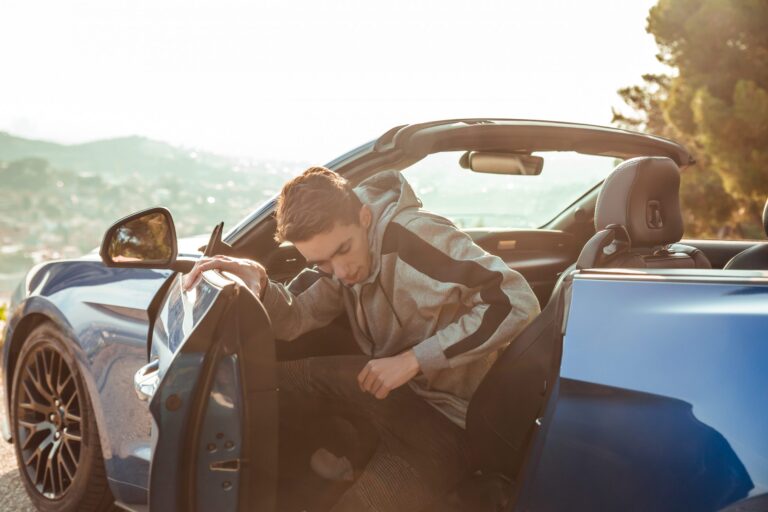 Menyewa Mobil Mewah Saat Liburan di Bali, Ini Tipsnya Agar Tidak Kecewa