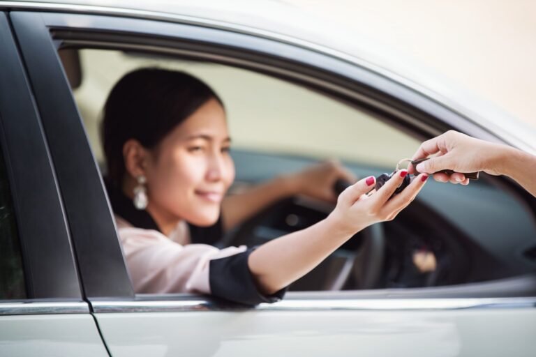 Apakah Rental Mobil Harus Punya SIM?