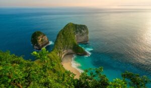 Daya Tarik Pantai Kelingking, HTM, Rute dan Aktivitas Terbaik