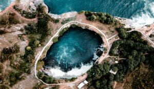 Pantai Broken Beach dengan Daya Tarik dan Visual Terindah
