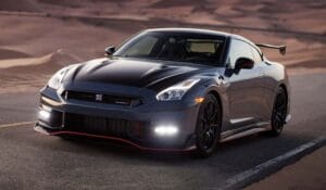 Kenapa Nissan GTR Nismo R35 Dijuluki Supercar Killer? Ini Dia Jawabannya!