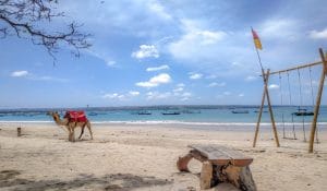 Menikmati Pemandangan dan Mencicipi Kuliner di Pantai Kelan