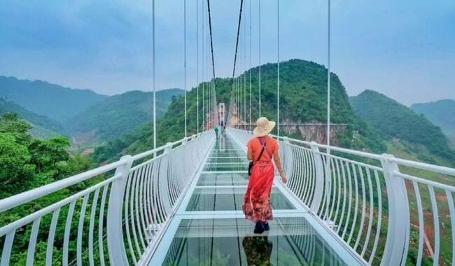 Bali Glass Bridge, Pengalaman Wisata Unik di Tengah Alam Bali
