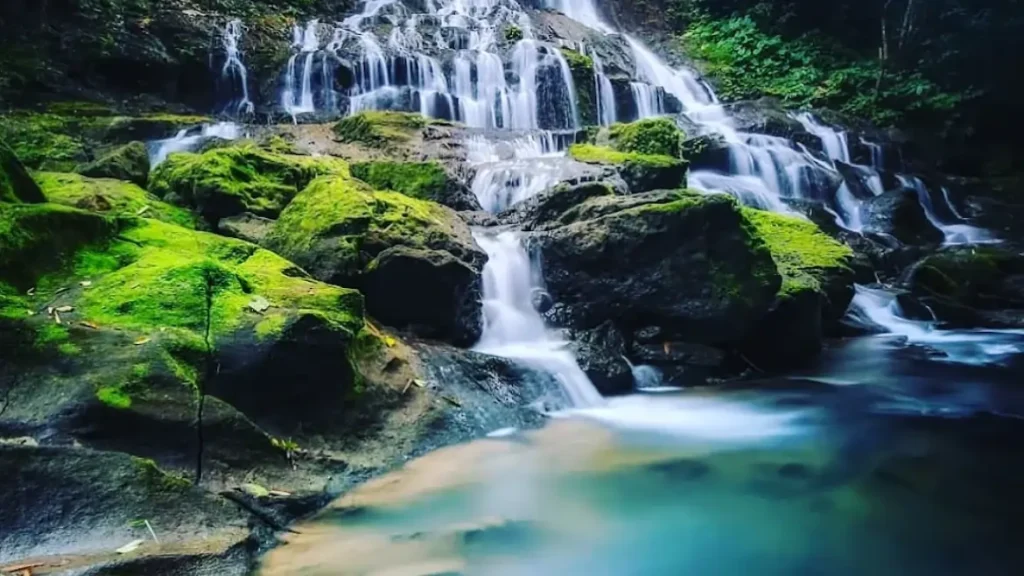 Air Terjun Goa Giri Campuhan: Lokasi dan Keunikannya