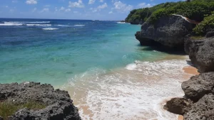 Pantai Pura Geger: Liburan Seru Serasa di Pantai Pribadi!