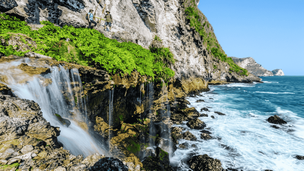 Air Terjun Guyangan Nusa Penida: Surga Tersembunyi di Balik Tebing Karang