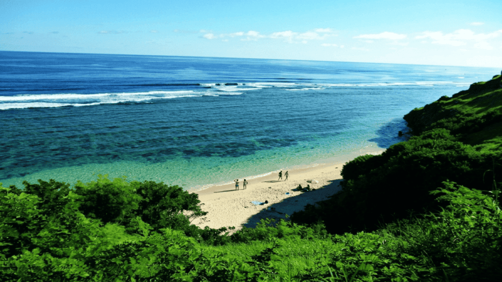 Pantai Gunung Payung: Surga Tersembunyi di Balik Tebing Kutuh Bali