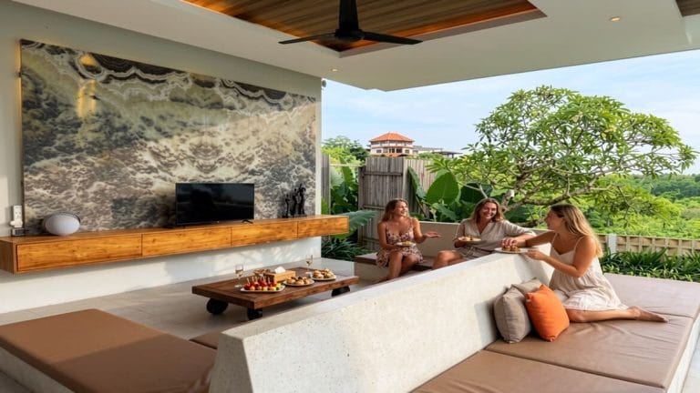Nazeki Villa Bali, Pesona Vila Bergaya Santorini di Tebing Uluwatu
